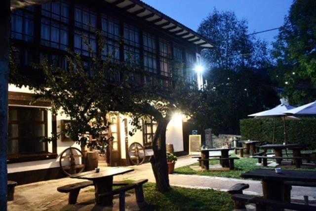 Hotel Restaurante La Carasca Orlé Exterior foto