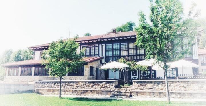 Hotel Restaurante La Carasca Orlé Exterior foto
