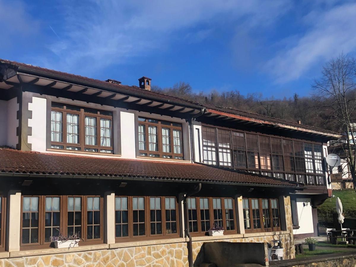 Hotel Restaurante La Carasca Orlé Exterior foto
